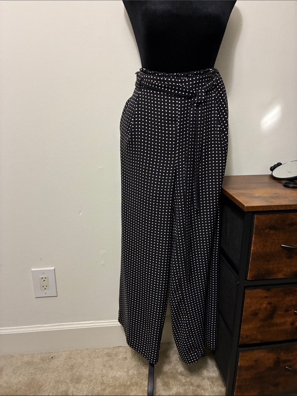 Black Polka Dot Wide-Leg Pants. Size M/27